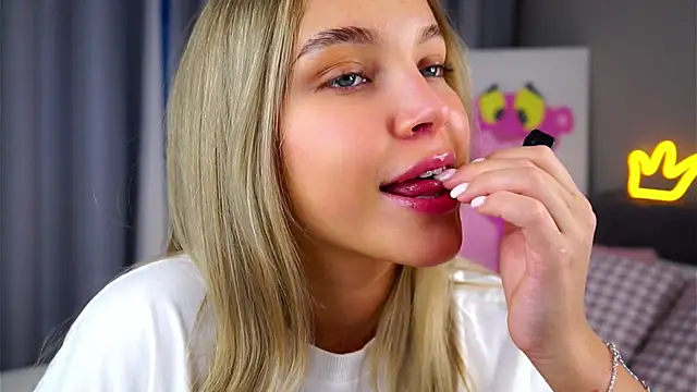 Snapshot of AftonConnett chatting on November 5, 1:05 am AftonConnett online show from November 5, 1:05 am