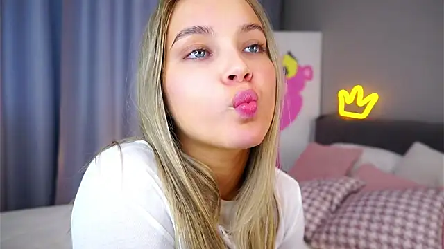 Snapshot of AftonConnett chatting on November 14, 4:44 am AftonConnett online show from November 14, 4:44 am