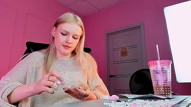 Snapshot of GraceGlamour chatting on January 19, 8:29 am GraceGlamour online show from January 19, 8:29 am