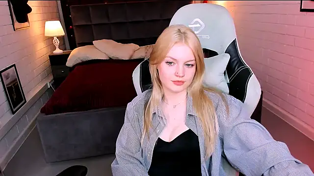 Snapshot of GraceGlamour chatting on January 23, 8:25 am GraceGlamour online show from January 23, 8:25 am