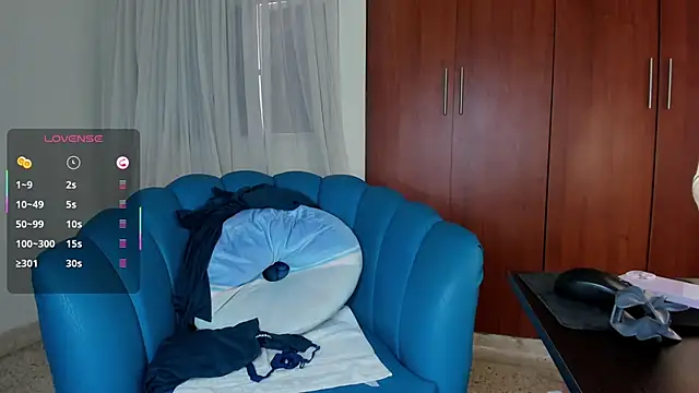 Julie Markk online show from November 5, 7:25 pm