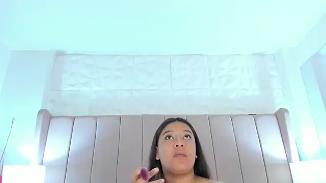 MollyBigBoobs12 online show from March 1, 5:09 am