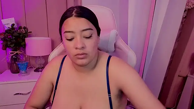 MollyBigBoobs12 online show from March 3, 8:15 pm