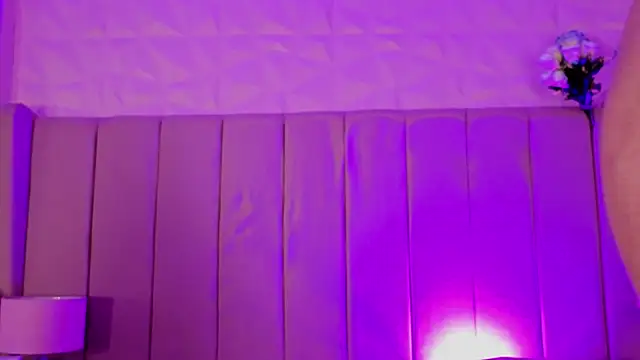 MollyBigBoobs12 online show from April 23, 9:17 pm