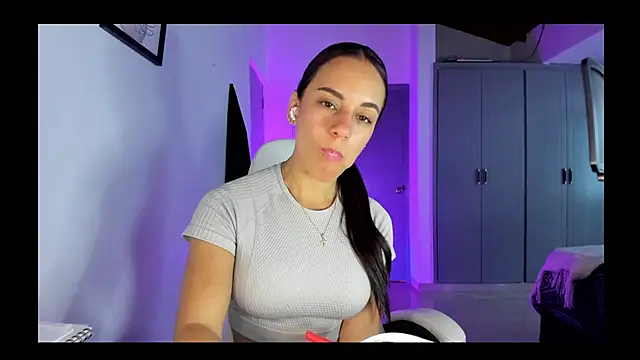 Snapshot of Sara_lopez_28 chatting on July 28, 12:59 pm Sara lopez 28 online show from July 28, 12:59 pm