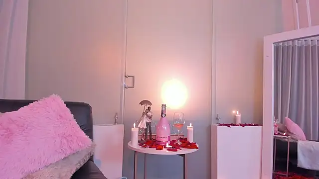 Snapshot of IsabellaAnngel chatting on February 15, 12:59 am IsabellaAnngel online show from February 15, 12:59 am