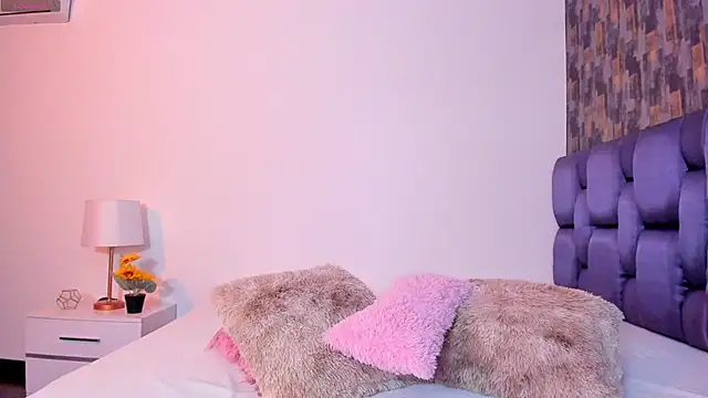 Snapshot of IsabellaAnngel chatting on February 22, 10:09 pm IsabellaAnngel online show from February 22, 10:09 pm