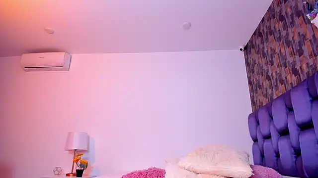 Snapshot of IsabellaAnngel chatting on March 21, 2:28 am IsabellaAnngel online show from March 21, 2:28 am