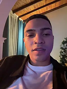 Snapshot of Thiago_Santo_ chatting on January 1, 8:13 am Thiago Santo online show from January 1, 8:13 am