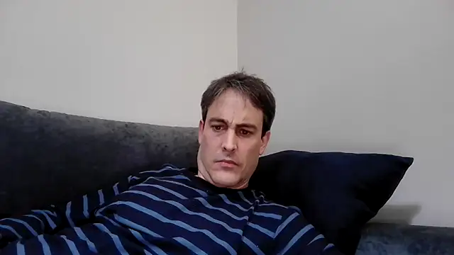 Snapshot of basquehotboy chatting on December 6, 11:14 pm basquehotboy online show from December 6, 11:14 pm