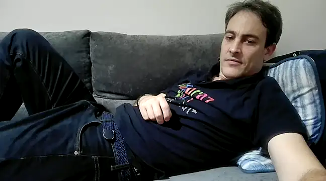 Snapshot of basquehotboy chatting on December 7, 10:06 pm basquehotboy online show from December 7, 10:06 pm