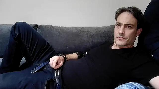 Snapshot of basquehotboy chatting on December 8, 11:29 pm basquehotboy online show from December 8, 11:29 pm