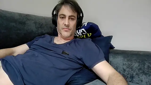 Snapshot of basquehotboy chatting on January 8, 10:27 pm basquehotboy online show from January 8, 10:27 pm