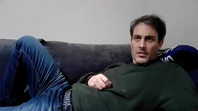 Snapshot of basquehotboy chatting on January 9, 9:58 pm basquehotboy online show from January 9, 9:58 pm