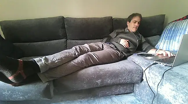 Snapshot of basquehotboy chatting on January 25, 2:14 pm basquehotboy online show from January 25, 2:14 pm