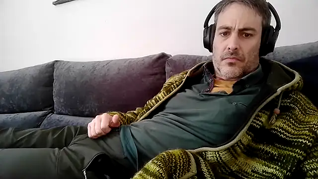 Snapshot of basquehotboy chatting on January 31, 2:49 pm basquehotboy online show from January 31, 2:49 pm