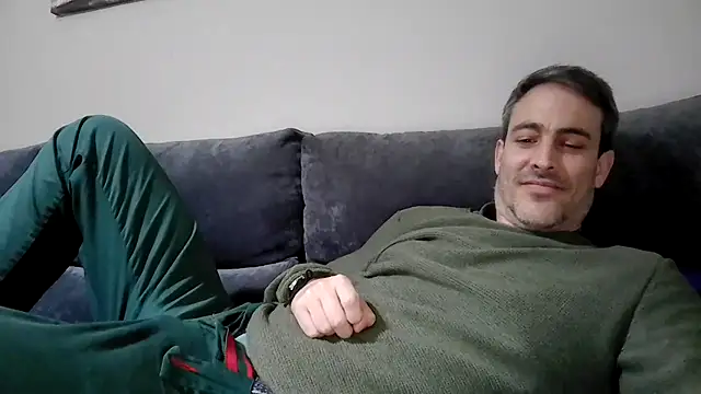 Snapshot of basquehotboy chatting on February 13, 9:49 pm basquehotboy online show from February 13, 9:49 pm