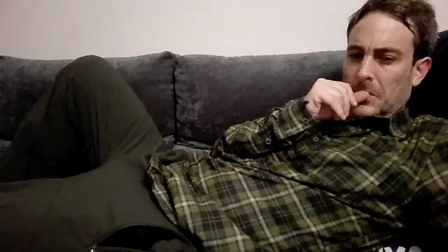 Snapshot of basquehotboy chatting on February 15, 12:04 am basquehotboy online show from February 15, 12:04 am