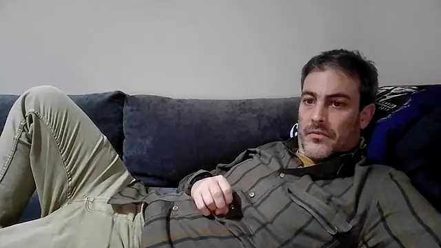 Snapshot of basquehotboy chatting on February 17, 10:03 pm basquehotboy online show from February 17, 10:03 pm