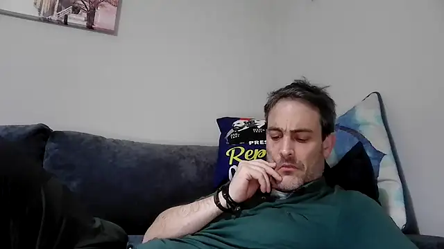 Snapshot of basquehotboy chatting on February 25, 8:41 pm basquehotboy online show from February 25, 8:41 pm