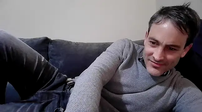 Snapshot of basquehotboy chatting on March 1, 10:10 pm basquehotboy online show from March 1, 10:10 pm