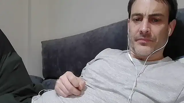 Snapshot of basquehotboy chatting on March 21, 11:56 pm basquehotboy online show from March 21, 11:56 pm