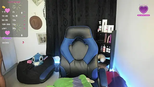 Snapshot of natasha777_v chatting on February 6, 1:05 am natasha777 v online show from February 6, 1:05 am