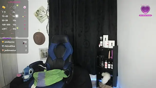 Snapshot of natasha777_v chatting on February 11, 1:52 am natasha777 v online show from February 11, 1:52 am