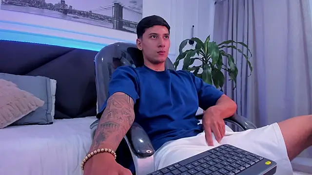 Damian23   online show from December 15, 2:10 pm