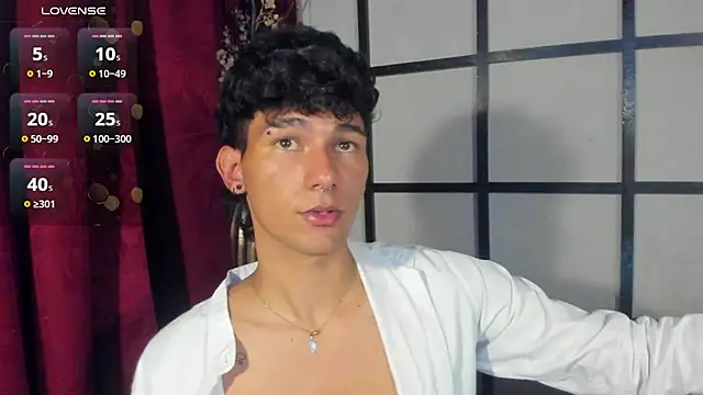 Snapshot of Alexx_tc chatting on December 4, 10:46 am Alexx tc online show from December 4, 10:46 am