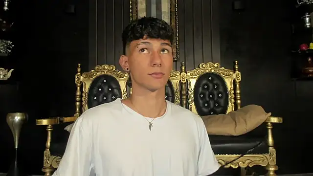 Snapshot of Alexx_tc chatting on December 6, 12:23 am Alexx tc online show from December 6, 12:23 am