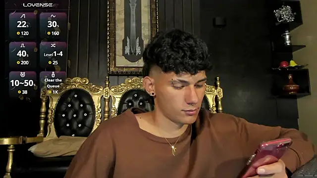 Snapshot of Alexx_tc chatting on December 6, 6:37 am Alexx tc online show from December 6, 6:37 am