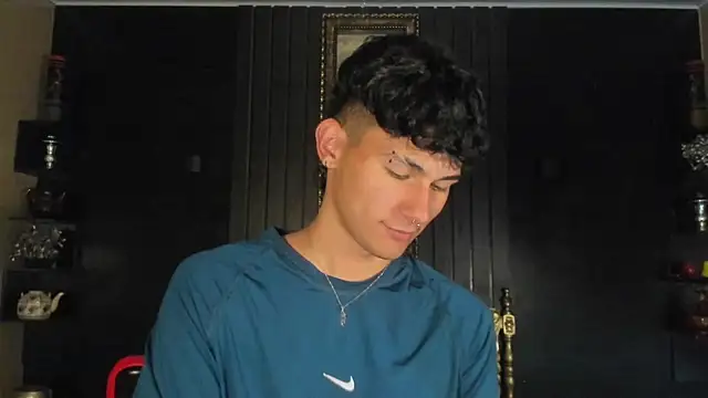 Snapshot of Alexx_tc chatting on December 12, 3:43 am Alexx tc online show from December 12, 3:43 am