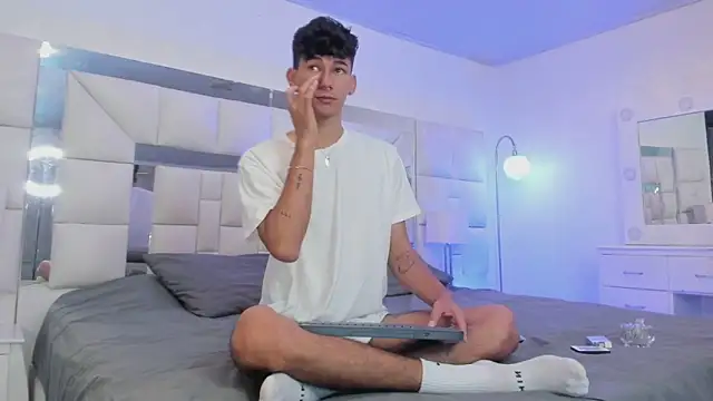 Snapshot of Alexx_tc chatting on December 19, 4:02 am Alexx tc online show from December 19, 4:02 am