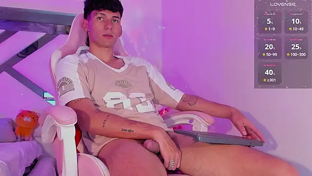 Snapshot of Alexx_tc chatting on January 12, 8:04 am Alexx tc online show from January 12, 8:04 am