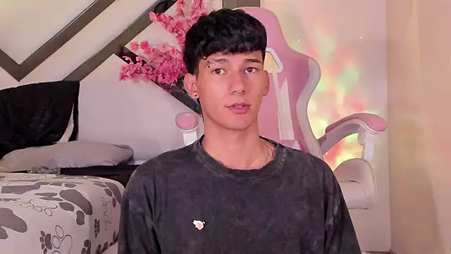 Snapshot of Alexx_tc chatting on February 5, 2:48 pm Alexx tc online show from February 5, 2:48 pm