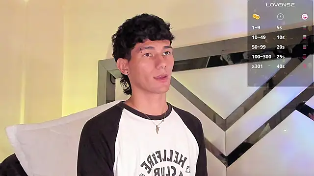 Snapshot of Alexx_tc chatting on February 13, 6:09 am Alexx tc online show from February 13, 6:09 am