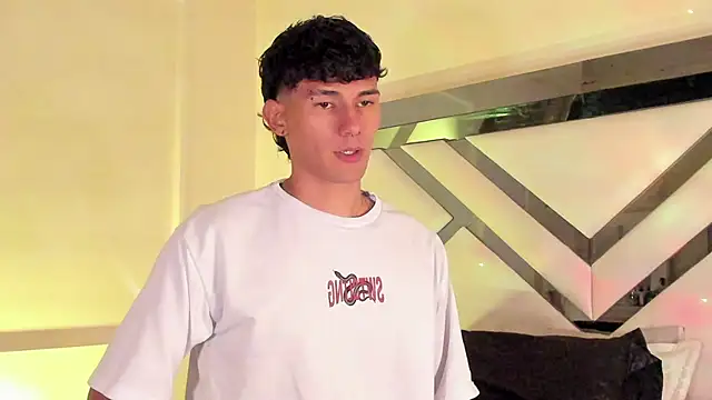 Snapshot of Alexx_tc chatting on February 20, 4:50 am Alexx tc online show from February 20, 4:50 am