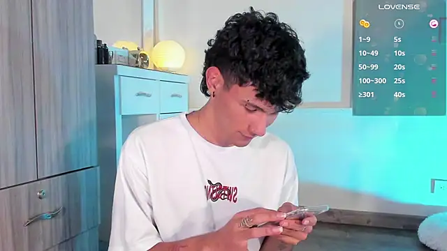 Snapshot of Alexx_tc chatting on March 22, 8:08 am Alexx tc online show from March 22, 8:08 am