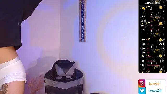 Snapshot of Alexx_tc chatting on October 28, 4:27 am Alexx tc online show from October 28, 4:27 am