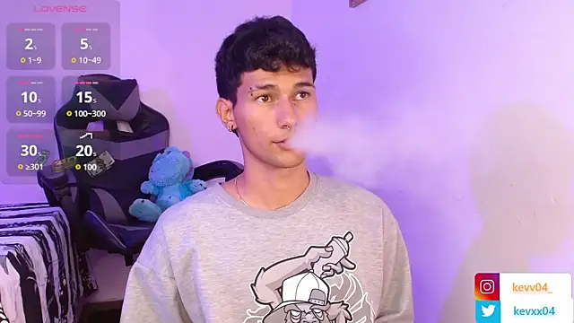 Snapshot of Alexx_tc chatting on November 13, 2:32 am Alexx tc online show from November 13, 2:32 am