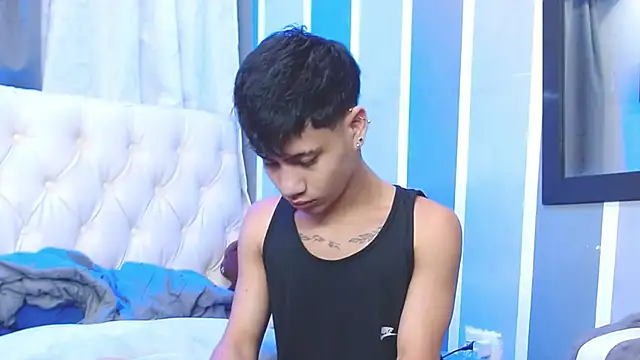 Snapshot of Sexys_Boys_Hot1 chatting on December 29, 7:17 am Sexys Boys Hot1 online show from December 29, 7:17 am