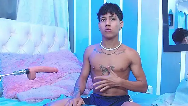 Snapshot of Sexys_Boys_Hot1 chatting on January 15, 8:41 am Sexys Boys Hot1 online show from January 15, 8:41 am