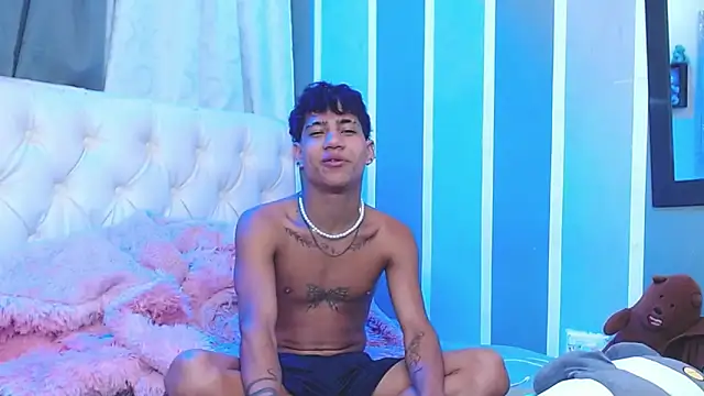 Snapshot of Sexys_Boys_Hot1 chatting on January 15, 11:19 pm Sexys Boys Hot1 online show from January 15, 11:19 pm