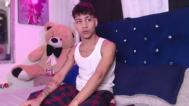 Snapshot of Sexys_Boys_Hot1 chatting on September 21, 1:18 am Sexys Boys Hot1 online show from September 21, 1:18 am