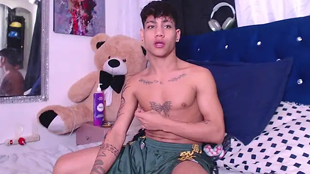 Snapshot of Sexys_Boys_Hot1 chatting on October 1, 5:13 am Sexys Boys Hot1 online show from October 1, 5:13 am