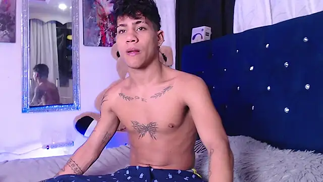 Snapshot of Sexys_Boys_Hot1 chatting on October 13, 5:40 am Sexys Boys Hot1 online show from October 13, 5:40 am