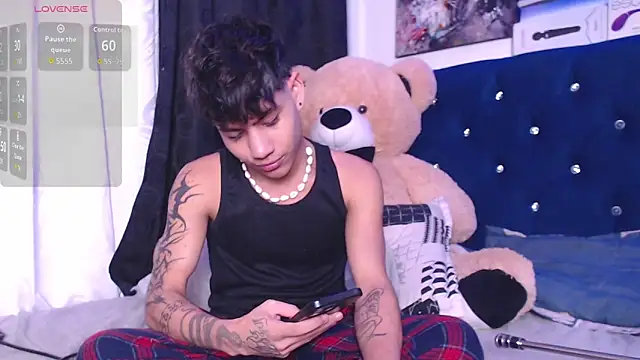 Snapshot of Sexys_Boys_Hot1 chatting on November 7, 2:33 am Sexys Boys Hot1 online show from November 7, 2:33 am