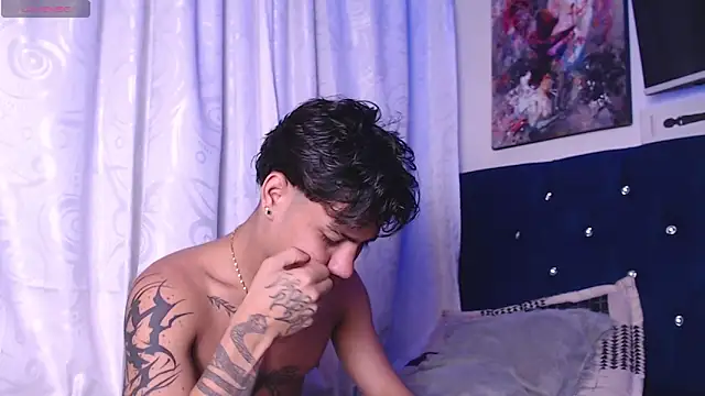 Snapshot of Sexys_Boys_Hot1 chatting on December 4, 1:48 am Sexys Boys Hot1 online show from December 4, 1:48 am