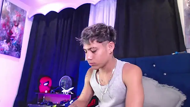 Sexys Boys Hot1 online show from June 8, 1:28 am